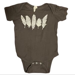 𝅺RABBIT Skins Onesie Size 18M